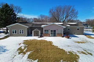 405 Sunrise Dr, Olivia, MN 56277 - Photo 34