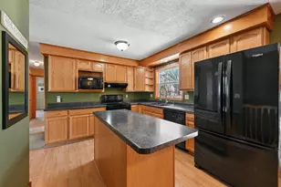 405 Sunrise Dr, Olivia, MN 56277 - Photo 10