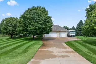 2631 Hawk Hill Ln SW, Rochester, MN 55902 - Photo 4