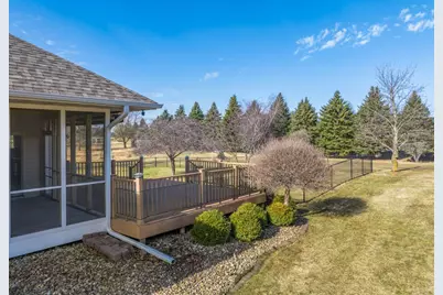 2631 Hawk Hill Lane SW, Rochester, MN 55902 - Photo 6