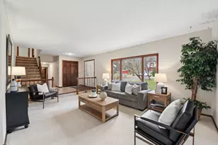 5831 Fawn Trail Cir, Woodbury, MN 55129 - Photo 8