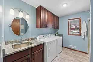 5831 Fawn Trail Cir, Woodbury, MN 55129 - Photo 24