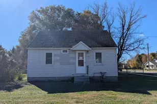 105 SW 2nd Ave, Verndale, MN 56481 - Photo 2