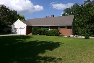 846 2nd St N, Wahpeton,  58075 - Photo 2