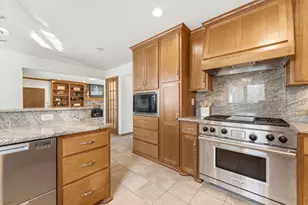 10665 Northmark Dr, Eden Prairie, MN 55344 - Photo 12