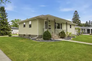 2204 7th St S, Moorhead, MN 56560 - Photo 2