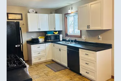 907 Pine Street, Hastings, MN 55033 - Photo 6