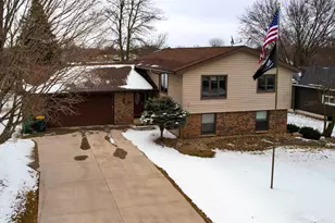 1918 Bayview Dr, Albert Lea, MN 56007 - Photo 1