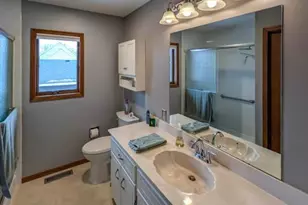 1918 Bayview Dr, Albert Lea, MN 56007 - Photo 8