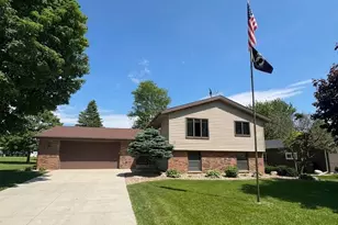 1918 Bayview Dr, Albert Lea, MN 56007 - Photo 1
