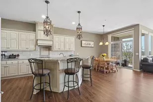 10100 Indigo Dr, Eden Prairie, MN 55347 - Photo 12