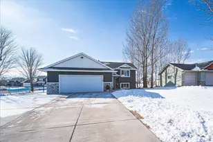 320 Bluebill St, Baldwin, WI 54002 - Photo 2