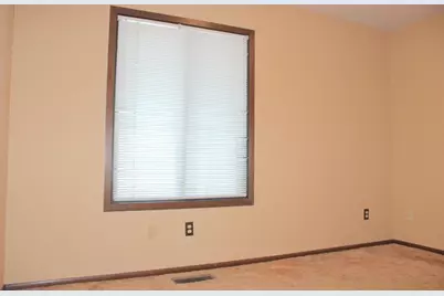 542 Graham Street SW, Hutchinson, MN 55350 - Photo 16