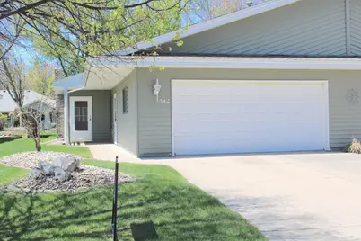 542 Graham Street SW, Hutchinson, MN 55350 - Photo 2