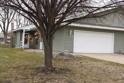 542 Graham Street SW, Hutchinson, MN 55350 - Photo 4