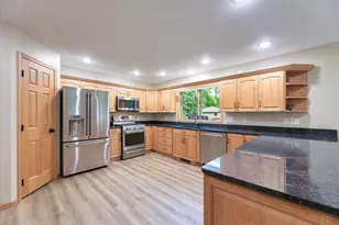 2018 Paulis Dr, Faribault, MN 55021 - Photo 10