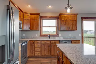 453 Coyote Way, New Richmond, WI 54017 - Photo 2