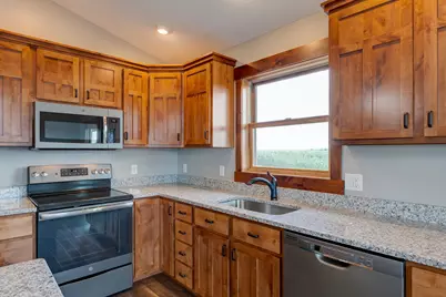 453 Coyote Way, New Richmond, WI 54017 - Photo 4