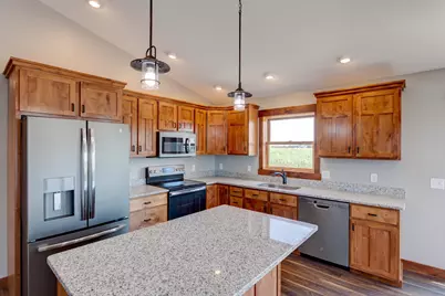 453 Coyote Way, New Richmond, WI 54017 - Photo 6