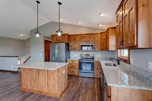 453 Coyote Way, New Richmond, WI 54017 - Photo 8