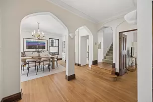 2205 Kenwood Pkwy, Minneapolis, MN 55405 - Photo 8