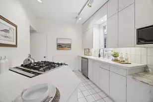 2205 Kenwood Pkwy, Minneapolis, MN 55405 - Photo 10