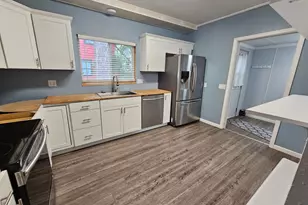 111 Markley Ave S, Thief River Falls, MN 56701 - Photo 6