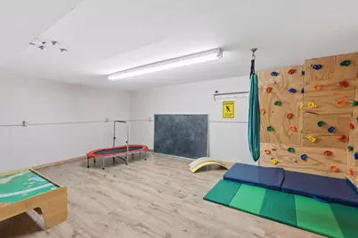 2401 Jones Place W, Bloomington, MN 55431 - Photo 20