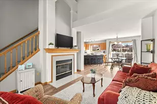 929 Old Steine Cir, New Brighton, MN 55112 - Photo 2