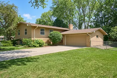 18500 22nd Avenue N, Plymouth, MN 55447 - Photo 2
