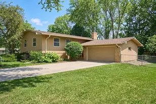 18500 22nd Ave N, Plymouth, MN 55447 - Photo 2