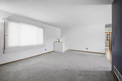 135 S Manitou Drive, Mankato, MN 56001 - Photo 4