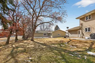 1365 Pinewood Dr, Woodbury, MN 55125 - Photo 26