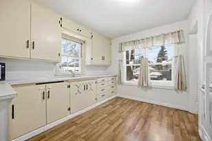 807 5th St S, Moorhead, MN 56560 - Photo 8