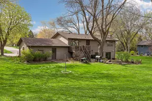 2720 Pineview Ln N, Plymouth, MN 55441 - Photo 34