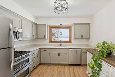 8301 34th Avenue N, New Hope, MN 55427 - Photo 4