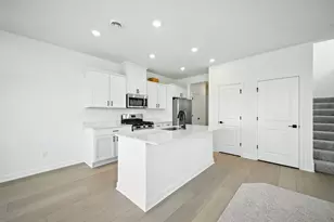 194 HUNTINGTON DR, Waconia, MN 55387 - Photo 2