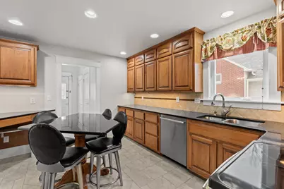 621 6th Street SW, Rochester, MN 55902 - Photo 8