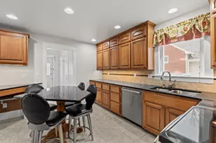 621 6th St SW, Rochester, MN 55902 - Photo 8