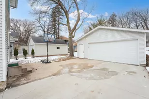 621 6th St SW, Rochester, MN 55902 - Photo 32