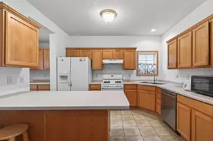 2897 Mark Twain Dr, Chaska, MN 55318 - Photo 4