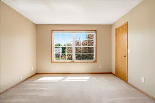 9020 Parkside Dr, Woodbury, MN 55125 - Photo 32