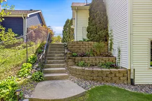 9020 Parkside Dr, Woodbury, MN 55125 - Photo 6