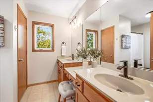 9020 Parkside Dr, Woodbury, MN 55125 - Photo 28