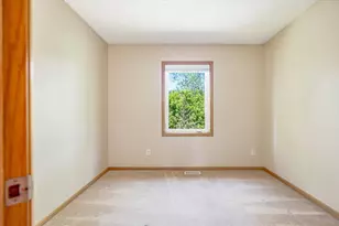 9020 Parkside Dr, Woodbury, MN 55125 - Photo 34