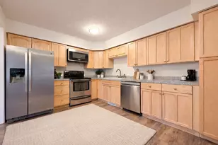 1042 E Circle Dr, Wayzata, MN 55391 - Photo 2