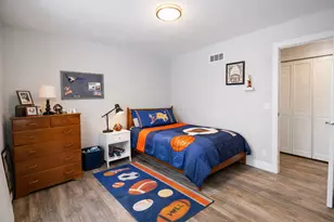 1042 E Circle Dr, Wayzata, MN 55391 - Photo 10