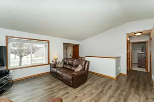 5301 Castleview Dr NW, Rochester, MN 55901 - Photo 6