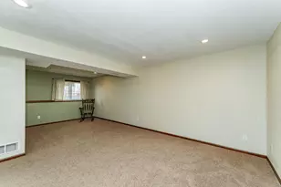 5301 Castleview Dr NW, Rochester, MN 55901 - Photo 18