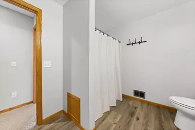 472 Hickory Lane N, Oakdale, MN 55128 - Photo 22